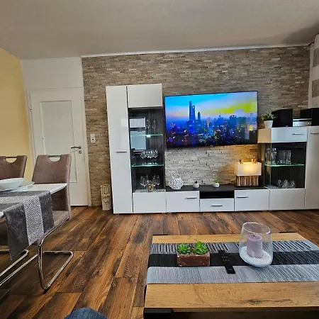 Exklusives Erdgeschoss-apartment: Zentrale Lage, Highspeed-internet & Komfort *