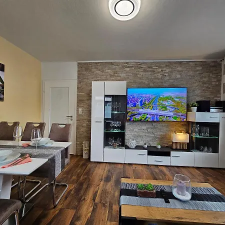 아파트 Exklusives Und Helles Erdgeschoss-apartment No 2 Im Zentrum Von Kassel, Schnelles 1gbit Internet, Geschirrspueler, Boxspringbetten