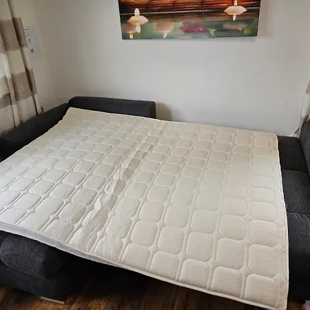 Exklusives Erdgeschoss-apartment: Zentrale Lage, Highspeed-internet & Komfort *