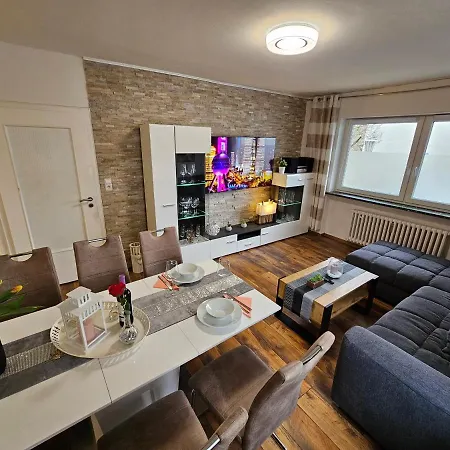 Exklusives Erdgeschoss-apartment: Zentrale Lage, Highspeed-internet & Komfort Apartment *