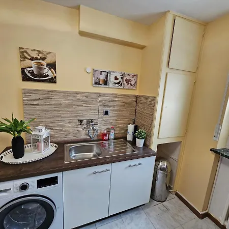 Exklusives Erdgeschoss-apartment: Zentrale Lage, Highspeed-internet & Komfort Apartment *