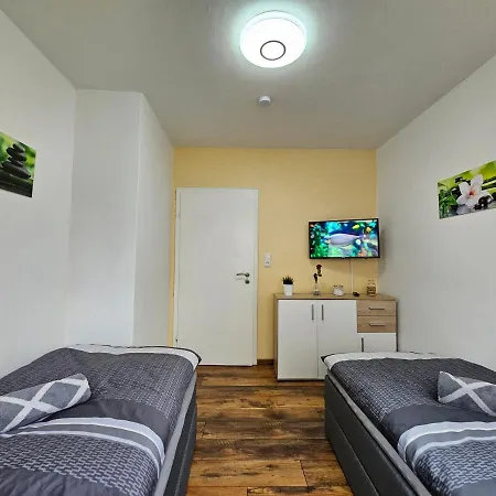 Apartment Exklusives Erdgeschoss-apartment: Zentrale Lage, Highspeed-internet & Komfort