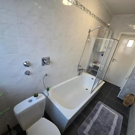 아파트 Exklusives Und Helles Erdgeschoss-apartment No 2 Im Zentrum Von Kassel, Schnelles 1gbit Internet, Geschirrspueler, Boxspringbetten 카셀