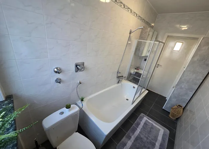 Apartament Exklusives Und Helles Erdgeschoss-apartment No 2 Im Zentrum Von Kassel, Schnelles 1gbit Internet, Geschirrspueler, Boxspringbetten Kassel